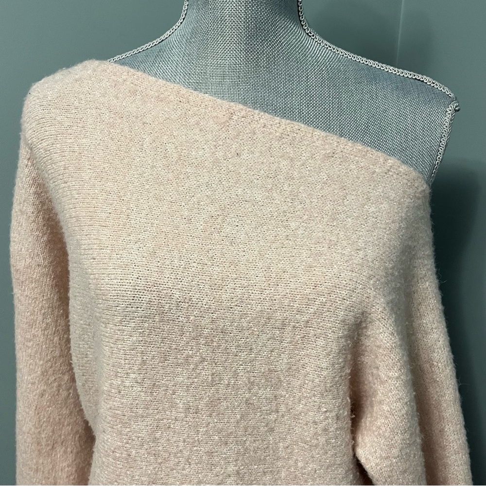 GUESS off shoulder cozy fuzzy sweater Womens size small - Picture 3 of 9